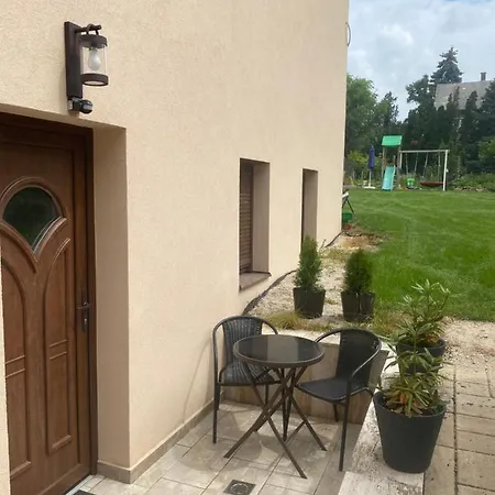 Deryne Apartment