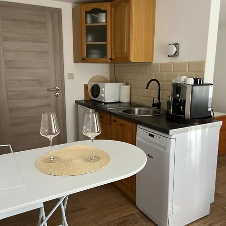 Deryne Apartment