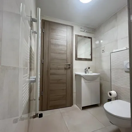 Deryne Apartment