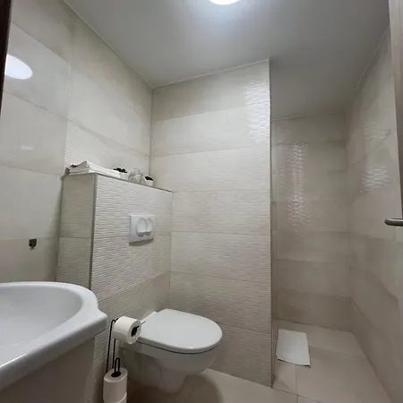 Deryne Apartment *