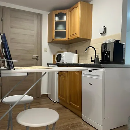 Deryne Apartment