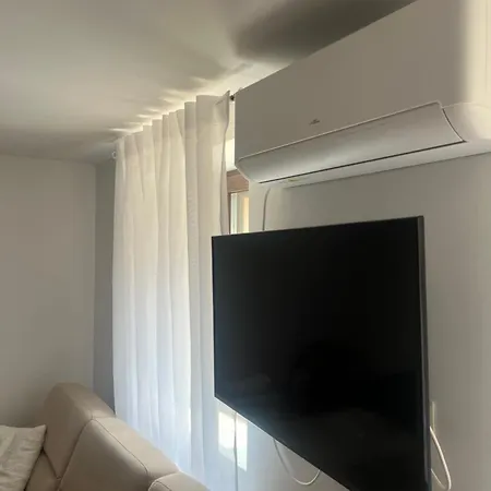 Deryne Apartment